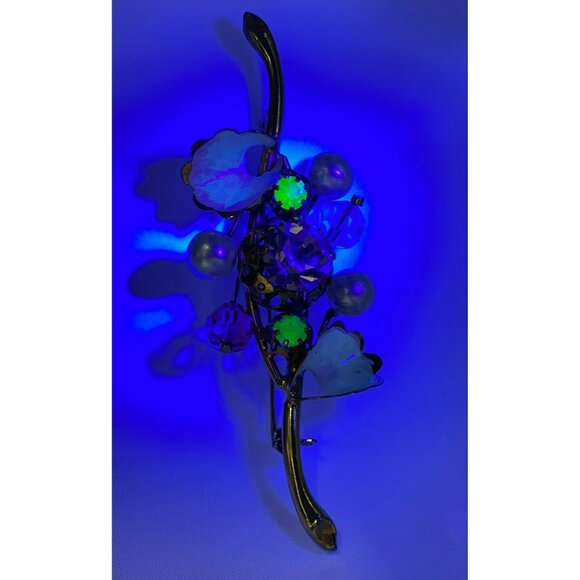 Vintage Austrian Brooch UV Reactive MARKED Austria Uranium Vaseline Glass Enamel - Picture 3 of 7